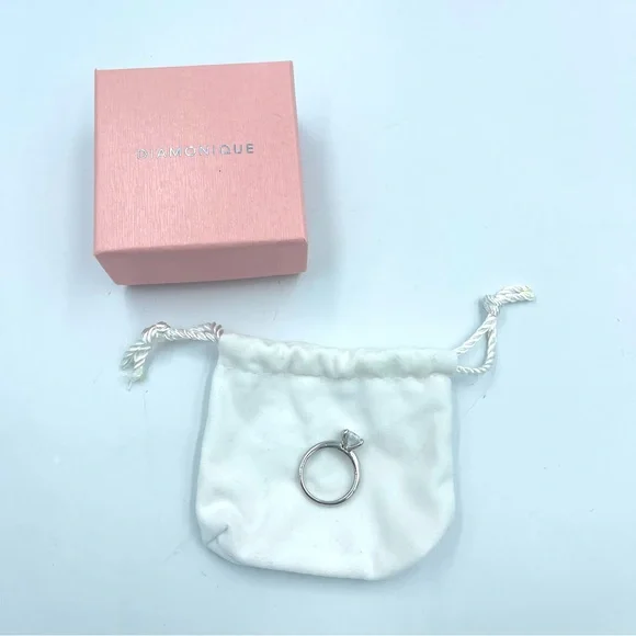 Diamonique Oval Cut Solitaire Ring Size 8 EUC - Picture 4 of 5